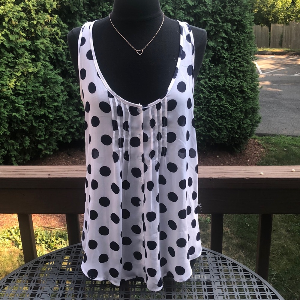 Charming Charlie’s Button Down Tank 👕